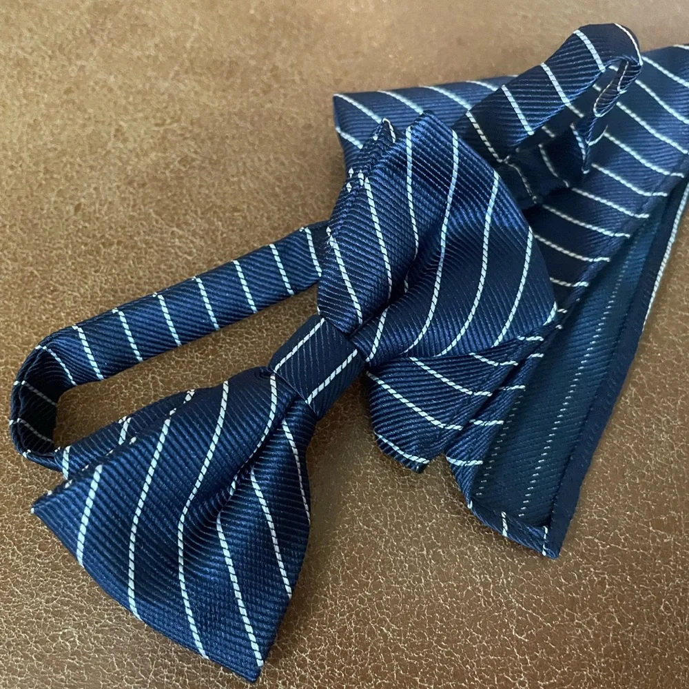 Boys Striped white Blue Bavy Navy Boys bow tie and pocket square size 5 to 6